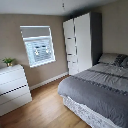 Self-Contained Bungalow Dublin Airport *