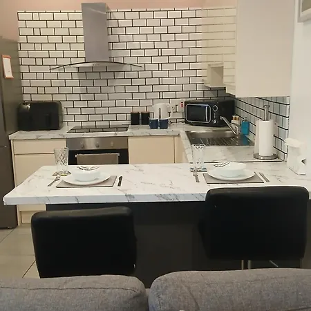 Апартаменты Self-Contained Bungalow Dublin Airport Дублин